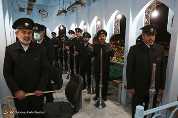 آیین نقاره نوازی شب میلاد حضرت رضا علیه السلام