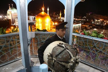 آیین نقاره نوازی شب میلاد حضرت رضا علیه السلام