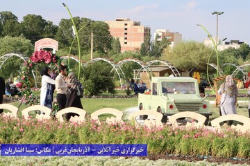 آغاز دهمین دوره جشنواره گل‌های ارومیه با استقبال پرشور مردم