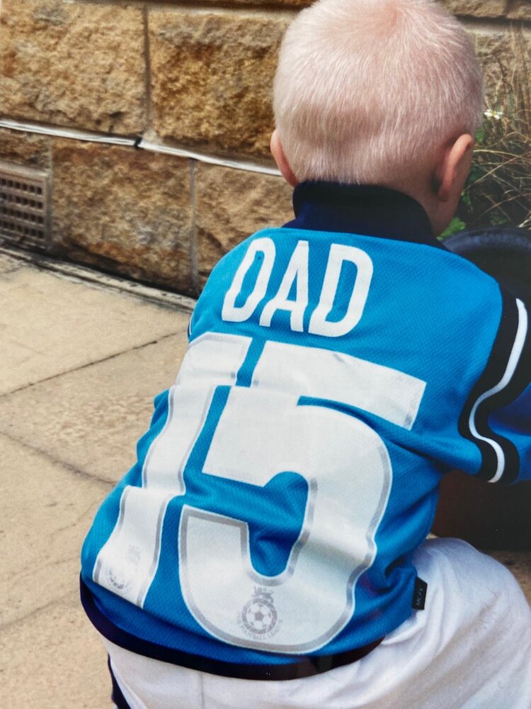 عکس بامزه شاهماهی نقلوانتقالات با پیراهن آبی/عکس