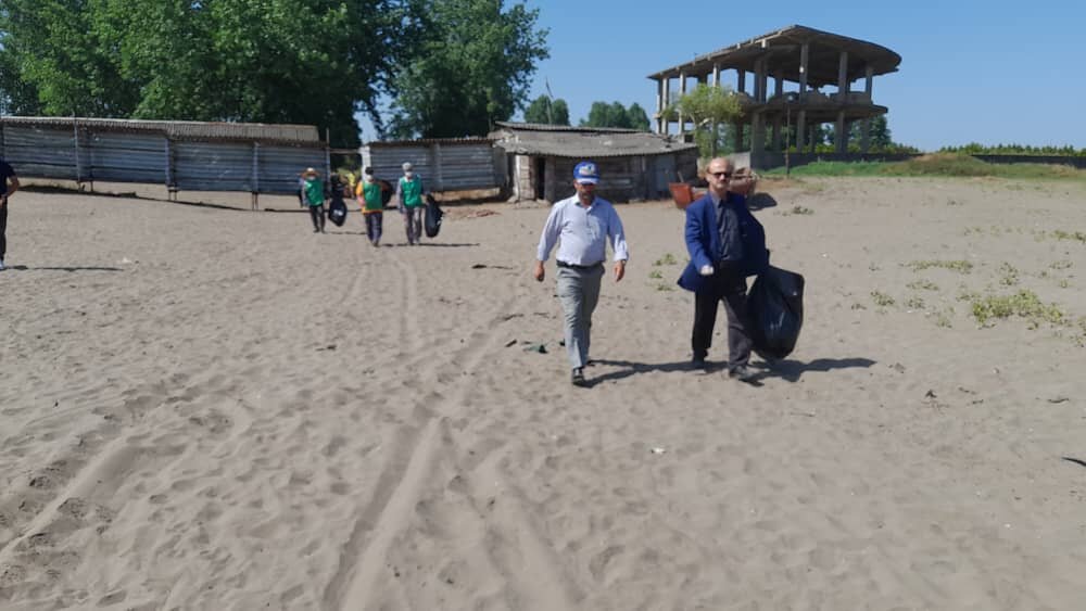 پاکسازی ساحل و پارک جنگلی روستای طالب آباد بندرانزلی