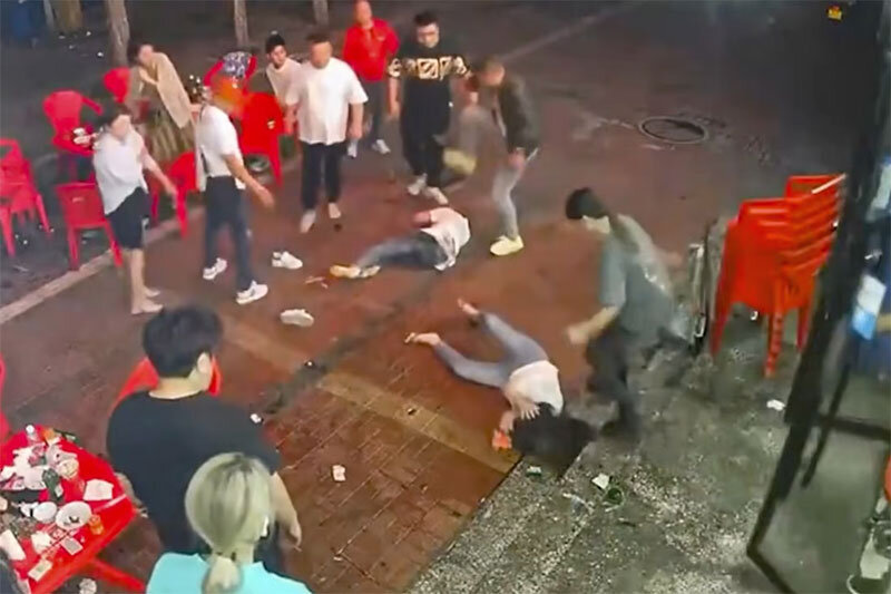 ببینید | اولین تصاویر از حمله و کتک زدن وحشیانه زنان در رستوران چینی