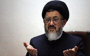 اکرمی: رهبر شهید مصداق العالم بزمانه بودند