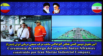 رئیسی در آیین تحویل نفتکش به ونزوئلا  : اتحاد دولت‌های انقلابی قوی تر از تحریم هاست / مادورو : اکنون ، روح فرمانده چاوز از خوشحالی لبخند می زند