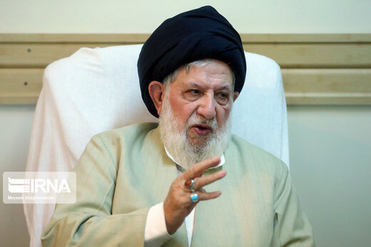 آیتالله محمد خامنهای: ایران به بن بست نرسیده / فرانسه رو به نابودی است. امریکا اگر فشار صهیونیست ها و قدرت نظامی آنها نبود تاکنون از هم پاشیده بود