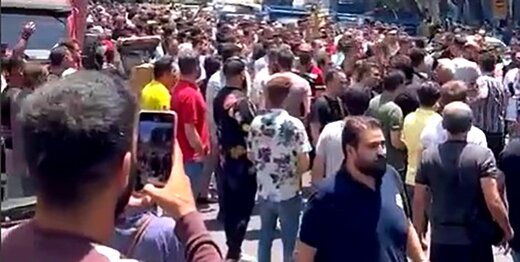 تجمع بازنشستگان در برخی شهرها / آنها سفرهی خالی پهن کردند تجمع بازنشستگان در برخی شهرها / آنها سفرهی خالی پهن کردند