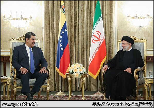 رئیسی در آیین تحویل کشتی به ونزوئلا  : ایران از قدرت‌های نوظهور قرن ۲۱ است / مادورو : اکنون ، روح فرمانده چاوز از خوشحالی لبخند به لب دارد