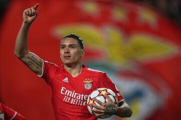 رقیب طارمی قرمزپوش شد/عکس رقیب طارمی قرمزپوش شد/عکس