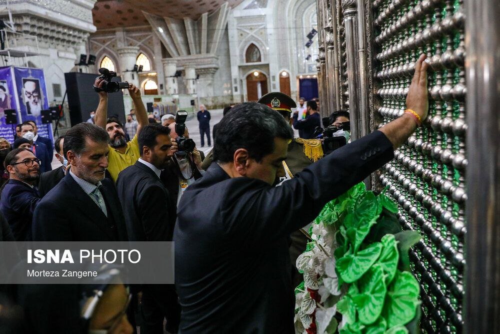 تصاویری از حضور رییس جمهور ونزوئلا در حرم امام خمینی (ره)