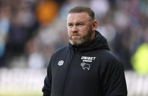 انتقاد از اسطوره قرمزها به خاطر عکس با دلفین!/عکس انتقاد از اسطوره قرمزها به خاطر عکس با دلفین!/عکس