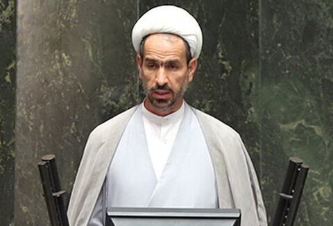 «تذکر» نماینده مجلس : مردم متدین و سطح پایین جامعه که پشتیبان نظام بوده اند، امروز در فشار شدید قرار گرفته اند