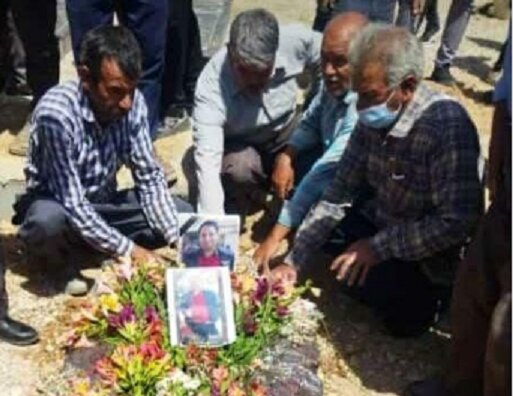 صدور مجوز تدفین مالک متروپل پس از ۲۲ روز / پیکر عبدالباقی صدها کیلومتر دورتر از آبادان به خاک سپرده شد + عکس ها صدور مجوز تدفین مالک متروپل پس از ۲۲ روز / پیکر عبدالباقی صدها کیلومتر دورتر از آبادان به خاک سپرده شد + عکس ها