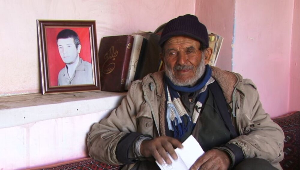 نشان درجه یک هنری برای پدر شهیدی که از شجریان، آواز خواندن را آموخت/ عکس