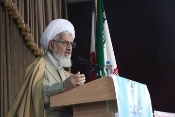 خطیب جمعه زنجان: «سلام فرمانده» مبارزه آتش به اختیار با دشمنان است خطیب جمعه زنجان: «سلام فرمانده» مبارزه آتش به اختیار با دشمنان است