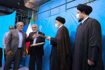 تجلیل رئیسی از جهادگران نمونه  +  عکس ها 