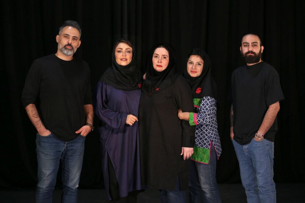 «عاشقانهها» با بازی شقایق فراهانی، ژاله صامتی و امیر عظیمی به صحنه میآید