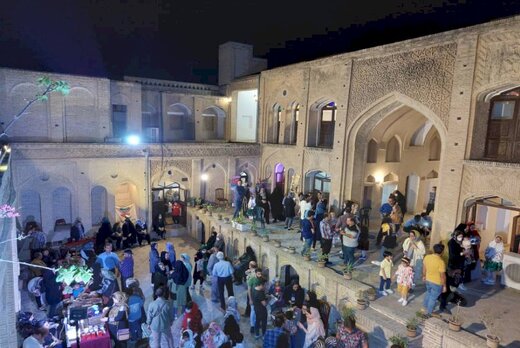 نمایشگاه صنایع‌دستی و مشاغل سنتی در خانه تاریخی تیزنو و موزه کرناسیون دزفول برپا شد
