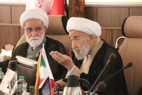 حجتالاسلام والمسلمین معزی: هلالاحمر سیاسی نیست بلکه وظیفهای دینی و الهی است/ باید جهاد تبیین انجام و در برابر دشمنیها ایستادگی شود