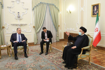 وزير الخارجية الروسي يلتقي الرئيس الايراني