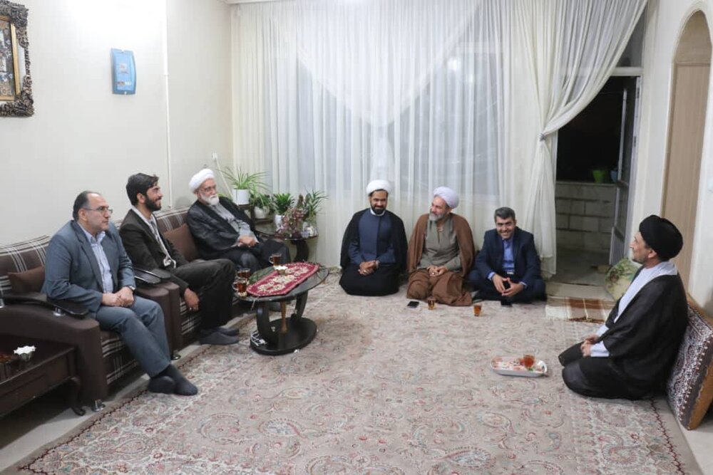 حجتالاسلام والمسلمین معزی: هلالاحمر سیاسی نیست بلکه وظیفهای دینی و الهی است/ باید جهاد تبیین انجام و در برابر دشمنیها ایستادگی شود