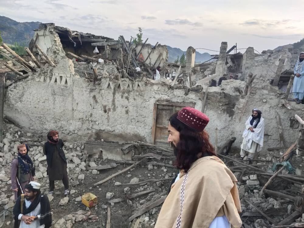  ماموریت رئیسی به هلال احمر برای کمک «با حداکثر توان ممکن» به زلزله‌زدگان افغانستان