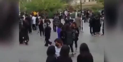 تجمع نوجوانان اسکیتسوار در شیراز/ عوامل تحت تعقیب قرار گرفتند تجمع نوجوانان اسکیتسوار در شیراز/ عوامل تحت تعقیب قرار گرفتند