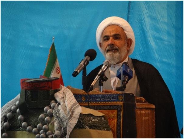 خطیب جمعه اقلید: بدحجابی افسارگسیخته شده/ نظارت کافی بر دوخت لباس نیست