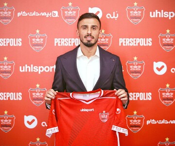 صادقی در محاصره سلفی‌بگیرهای پرسپولیس!/عکس