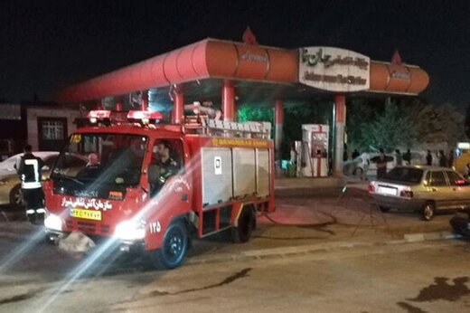 ببینید | آتش شبانه به جان جایگاه سوخت در شیراز | یک زن مصدوم شد