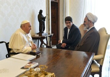 استقبال مکارم شیرازی از دیدار مدیر حوزه های علمیه با پاپ فرانسیس
