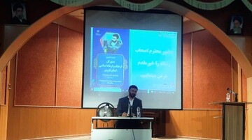 اصحاب رسانه خطا و اشتباه مدیران را تذکر دهند