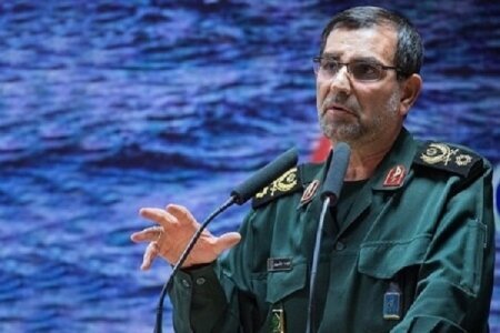 فرمانده نیروی دریایی سپاه : دشمنان ایران در آب‌های کشورهای همسایه هستند /  ایرانی‌ها هیچگاه زور را قبول نخواهند کرد