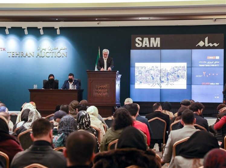 از  رنگ خون بر در یک گالری تا تعطیلی ششماهه