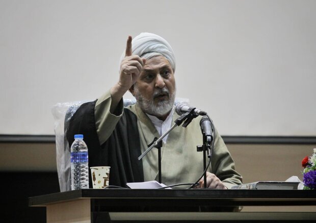 جانشین نمایندگی ولی فقیه در سپاه  : اجازه ورود ویروس به سپاه را نمی دهیم  / سپاهیان باید بدون ترس دست روی ماشه باشند تا از انقلاب دفاع کنند