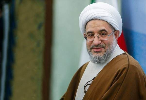 پاسخ استاد حوزه به یک شبهه درباره عدم خروج زن از خانه در اسلام/ خانه در نگاه غربیها خوابگاه است