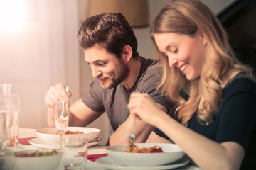 با پنهان کاری مالی همسر چه کنیم؟