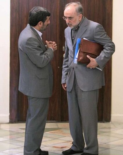 واکنش احمدی نژاد به موافقت رهبری با مذاکره مستقیم با آمریکا