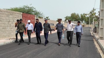 خدمات زیرساختی در روستاهای قشم ادامه دارد/ آغاز عملیات اجرایی آسفالت معابر روستایی