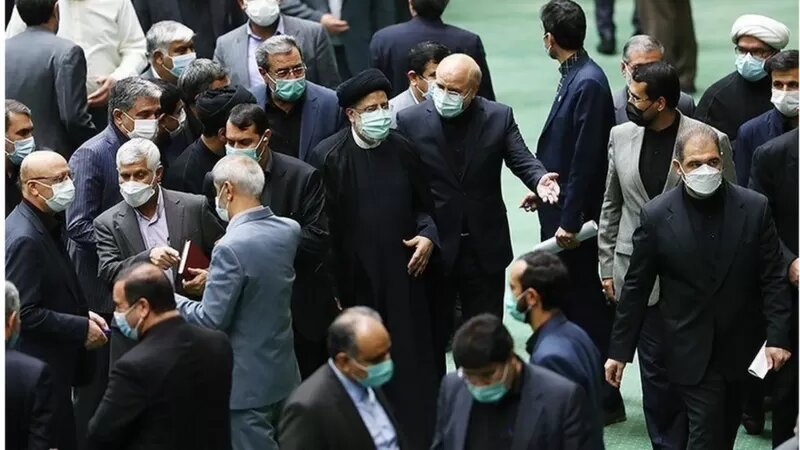 مردم گرفتار گرانی، مجلس در گرداب طرح های روی اعصاب جامعه / حکایت همچنان باقی است... 2