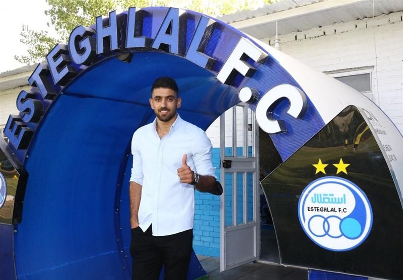 حضور مهاجم جدید استقلال در تمرین با لباس شخصی/عکس