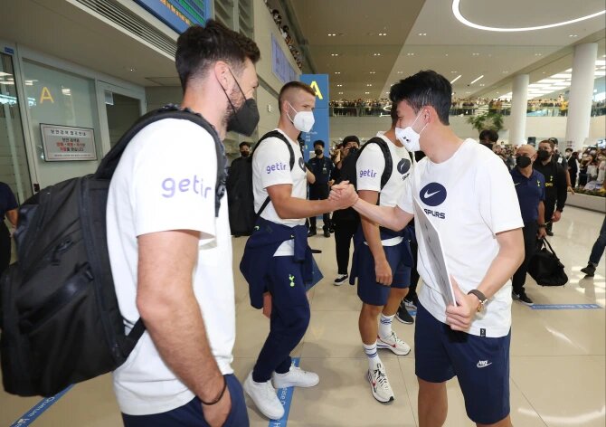 استقبال قهرمان؛ سورپرایز همتیمیها به سبک سونالدو/عکس