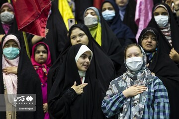 گزارش اجتماع بزرگ بانوان در استادیوم آزادی / پلاکاردهای چادر مشکی من ... /حجاب یعنی ... + عکس ها