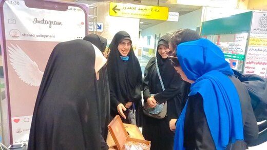 اقدام عجیب برخی دانشجویان در مترو تهران