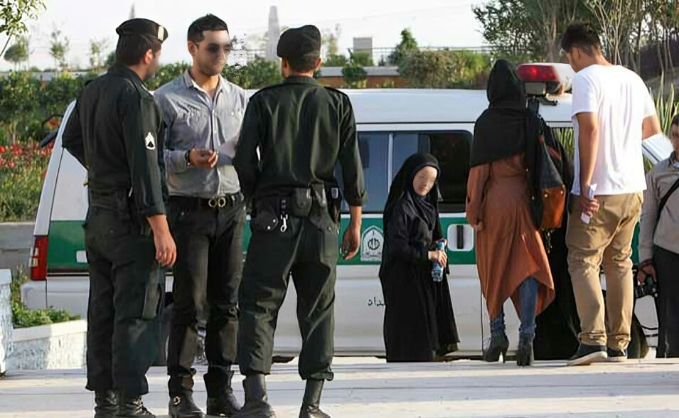 ارمکی : بخشنامه های دولت ، دوقطبی «حجاب اجباری / بی حجابی» را فعال کرد