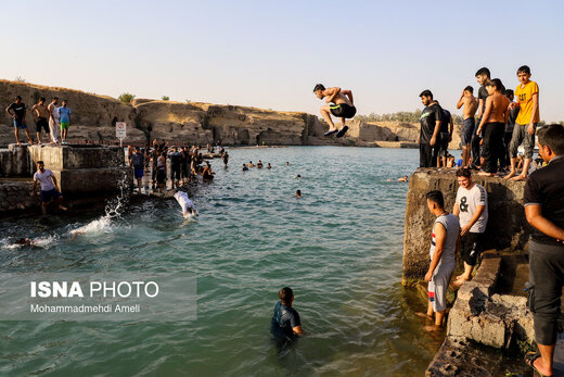 قاب‌های جذاب از شنا در رودخانه «دز» خوزستان