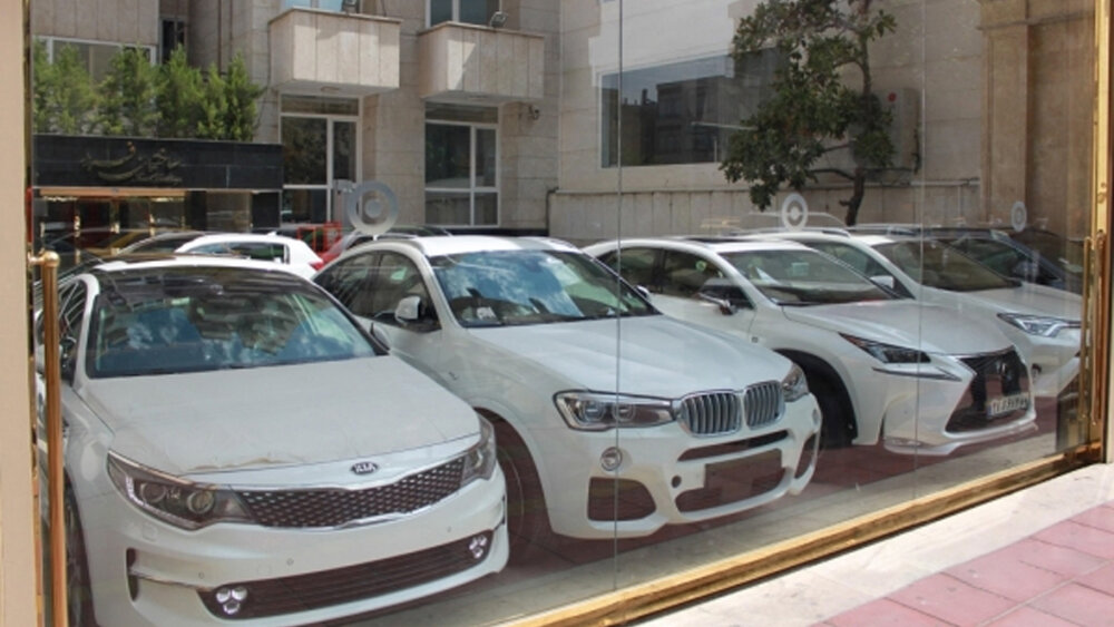 از باند «عباسآباد» چه میدانید؟ / صحنهگردانهای بازار خودرو چه کسانی هستند؟