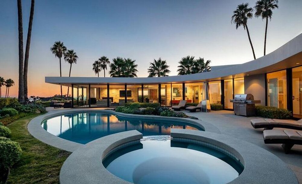 ثروتمندترین فرد دنیا در چه خانهای زندگی میکند؟