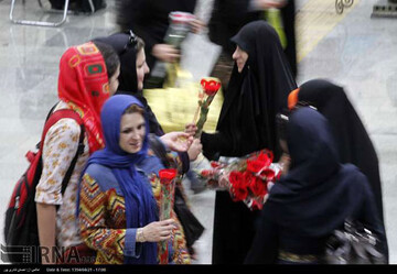 خطیب جمعه بندرعباس : مخالف برخوردهایی هستیم که جوانان را از حجاب منزجر می‌کند/ باید از تبلیغ و تشویق استفاده کنیم