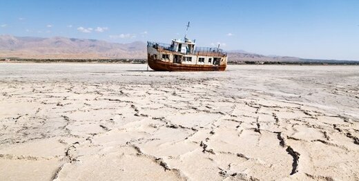 دولت رئیسی ، هنوز اعتباری برای احیای دریاچه ارومیه نداده 