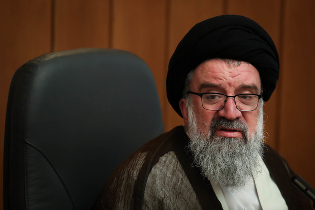 احمد خاتمی: منظورم بیحجابها بود، نه شُل حجابها / با بیحجابی، برخورد خودسرانه نکنید، از مسیر نصیحت و دستگاه قضایی پیگیری کنید 2